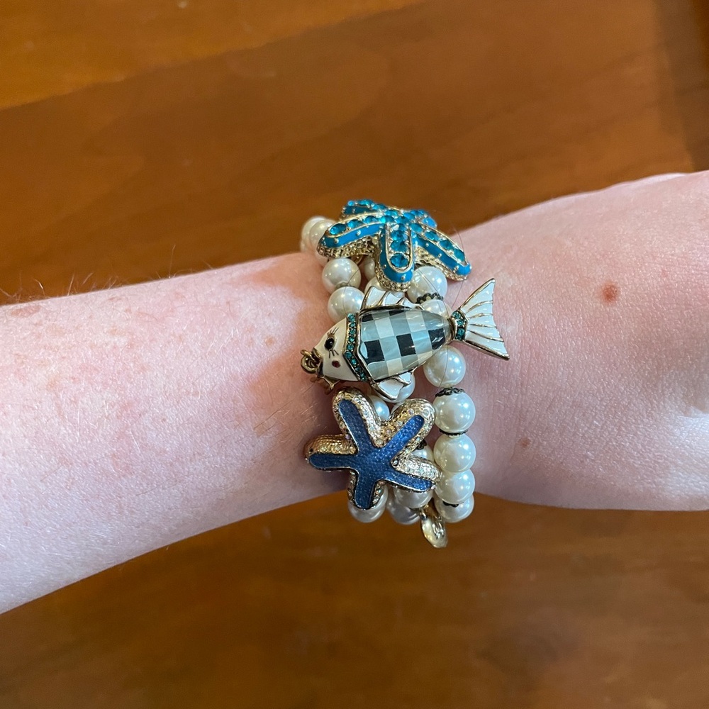 Betsy Johnson y2k elastic pearl and fish bracelet
